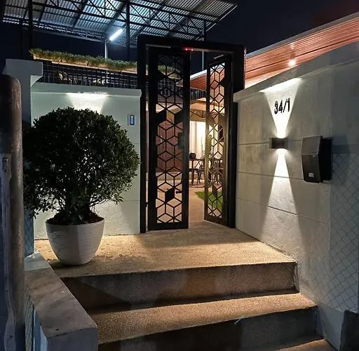 Holiday home 浪漫花园的两卧民宿 独立庭院 近mrt 3