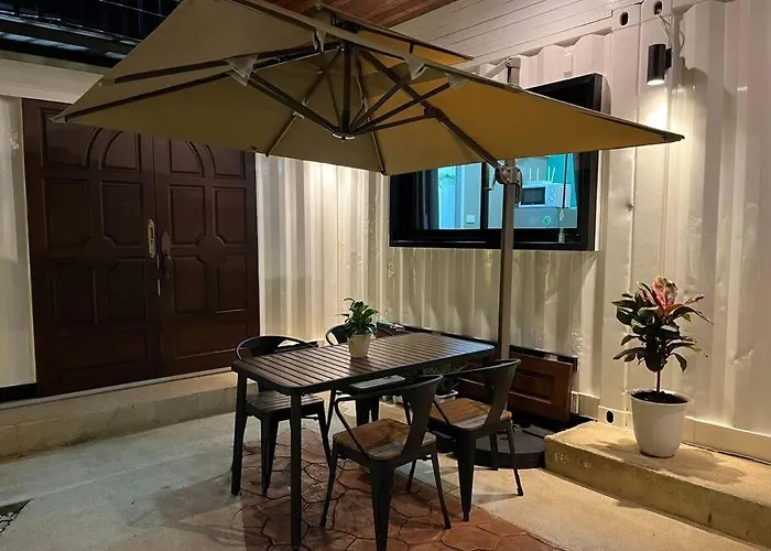 Holiday home 浪漫花园的两卧民宿 独立庭院 近mrt 3 *