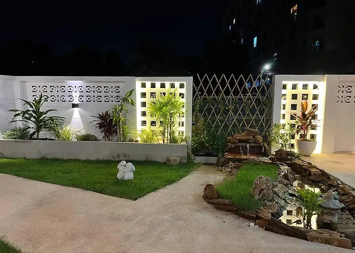 Holiday home 浪漫花园的两卧民宿 独立庭院 近mrt 3