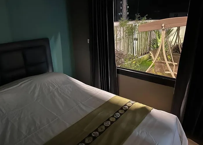 Holiday home 浪漫花园的两卧民宿 独立庭院 近mrt 3
